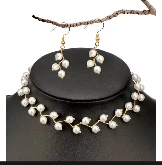 Zig-Zag White Choker Set: Bold, Modern Design with Matching Earrings